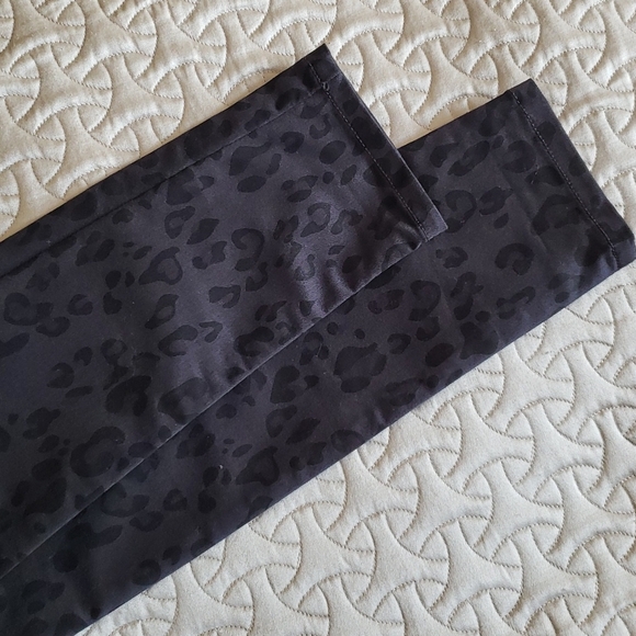 🔶️5 for $30🔶️ Leopard Skinny Pants - Picture 3 of 5